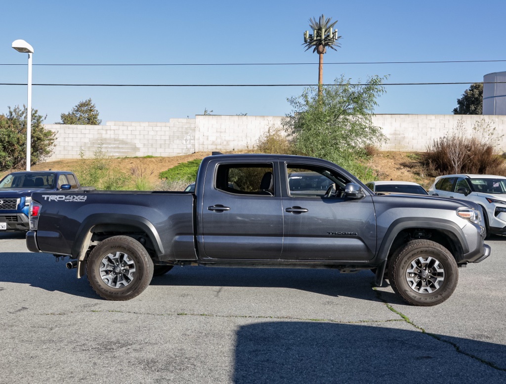 2021 Toyota Tacoma TRD Off-Road photo 2