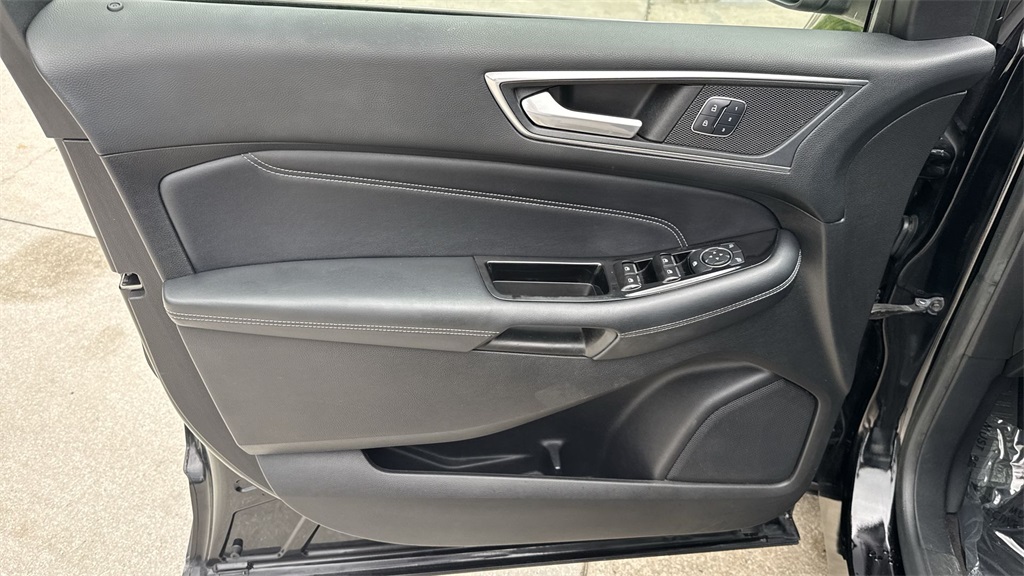 2017 Ford Edge Titanium photo 38