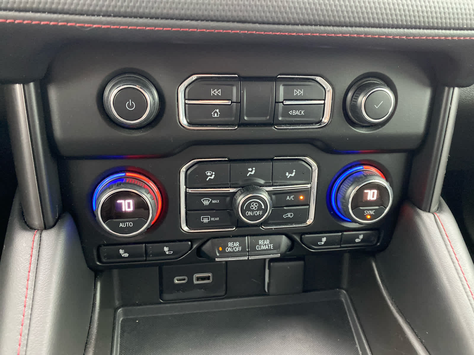 2021 Chevrolet Suburban RST photo 22