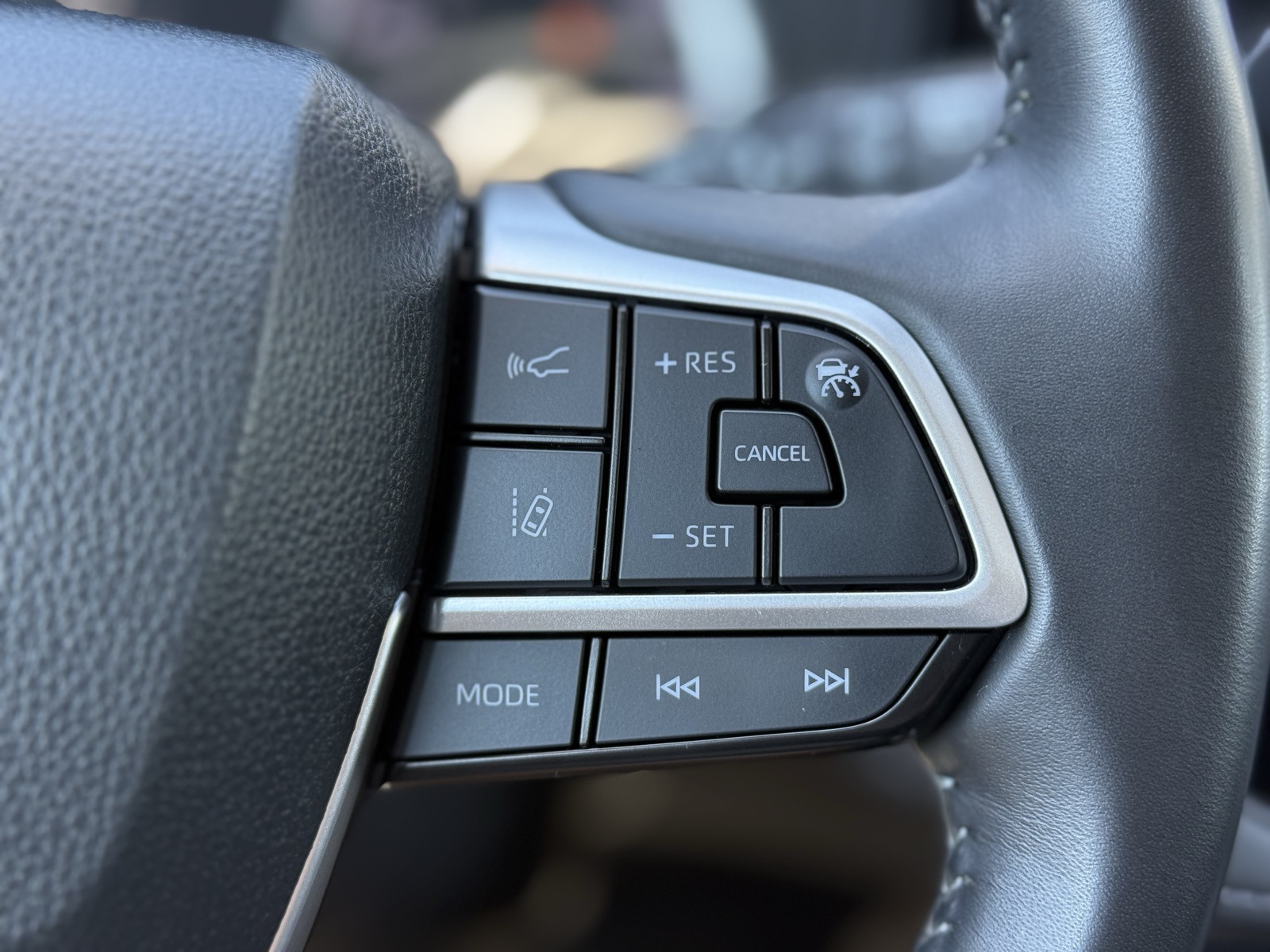 2024 Toyota Highlander LE photo 18