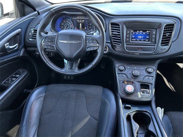 2016 Chrysler 200 S photo 9