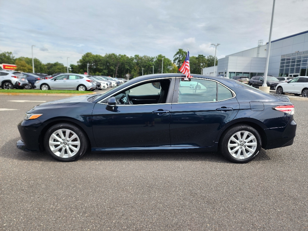 2020 Toyota Camry LE photo 13