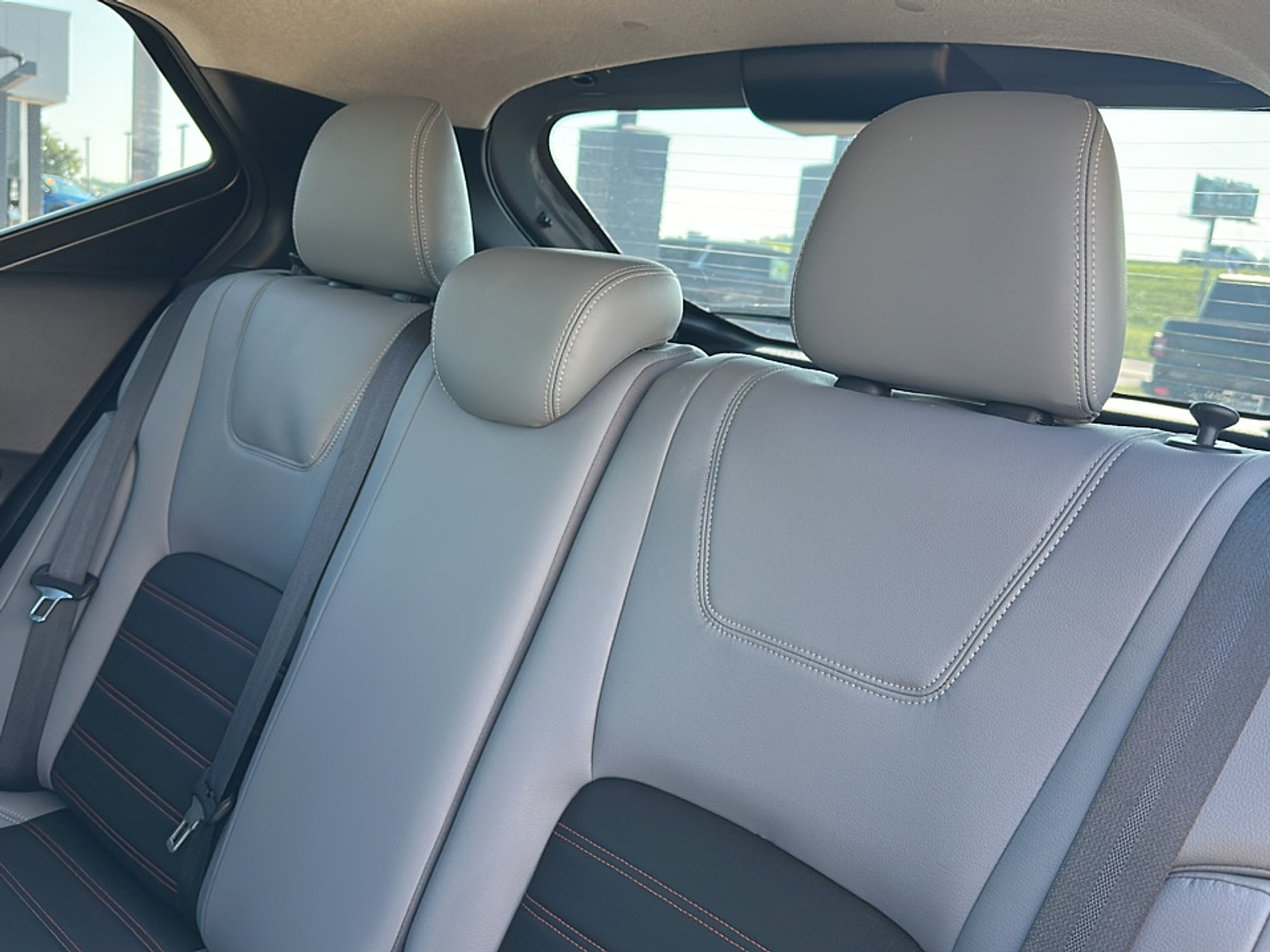 2023 Nissan Kicks SR photo 7
