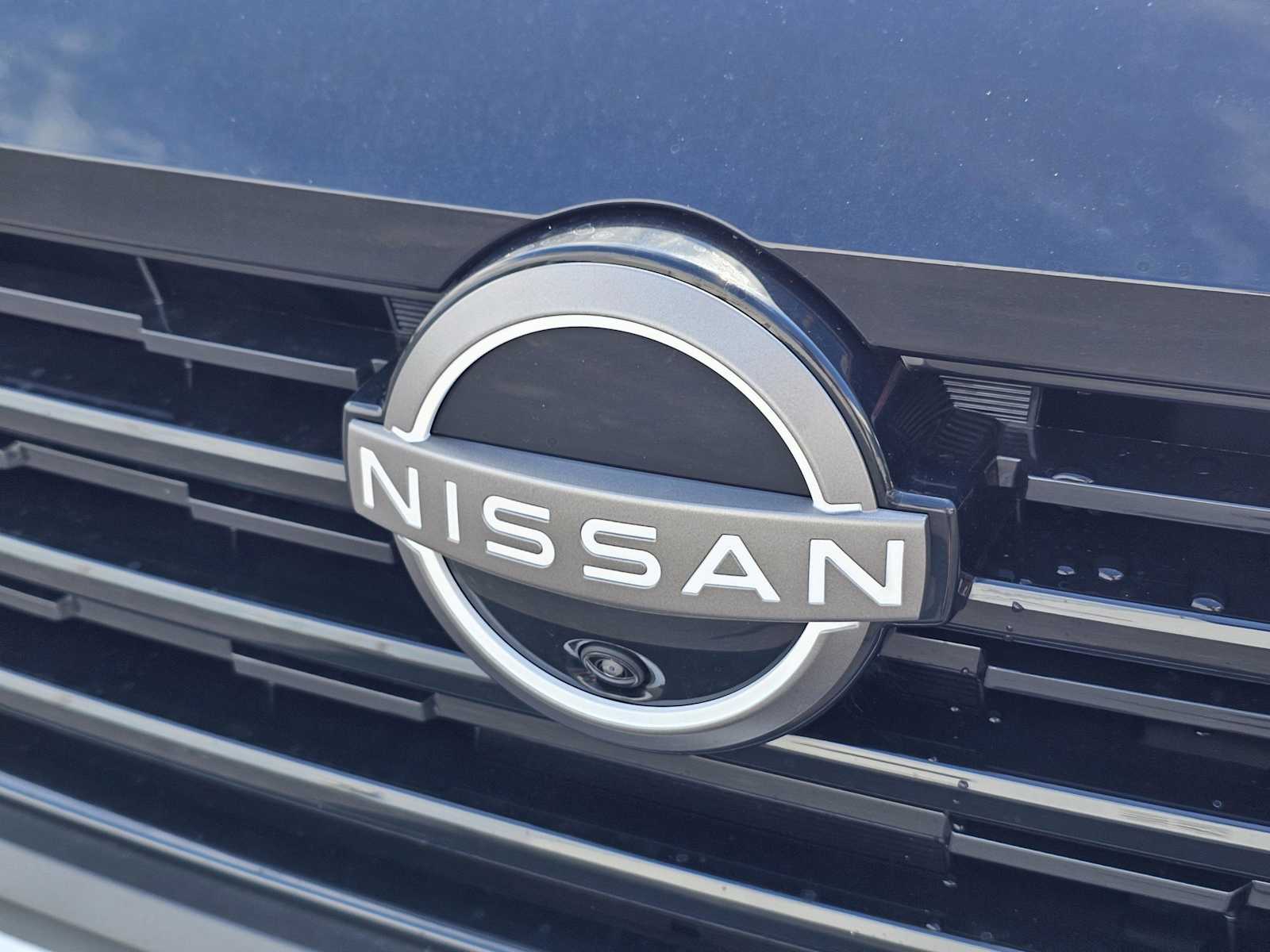 2025 Nissan Kicks SR photo 2