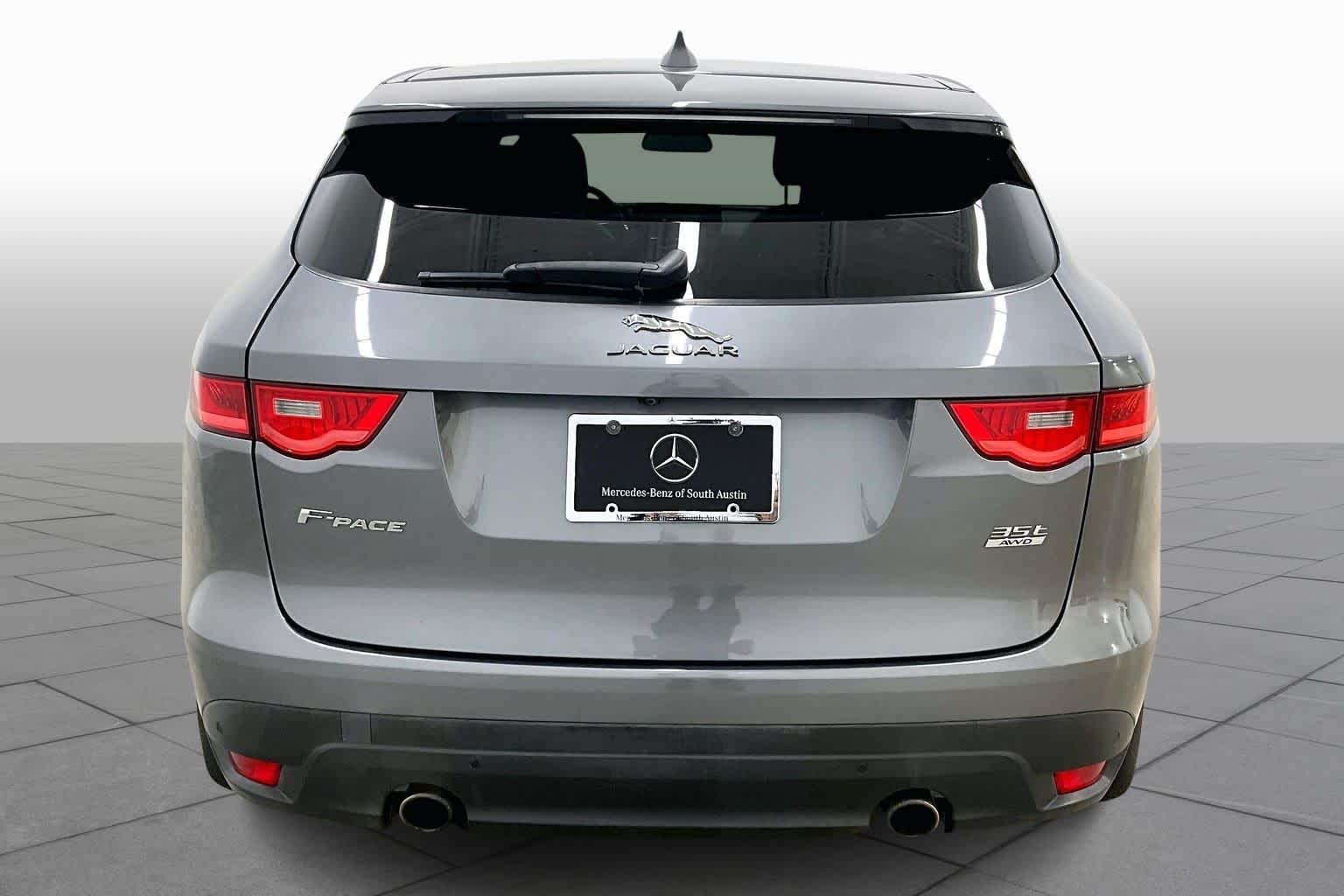 2017 Jaguar F-PACE Prestige photo 3