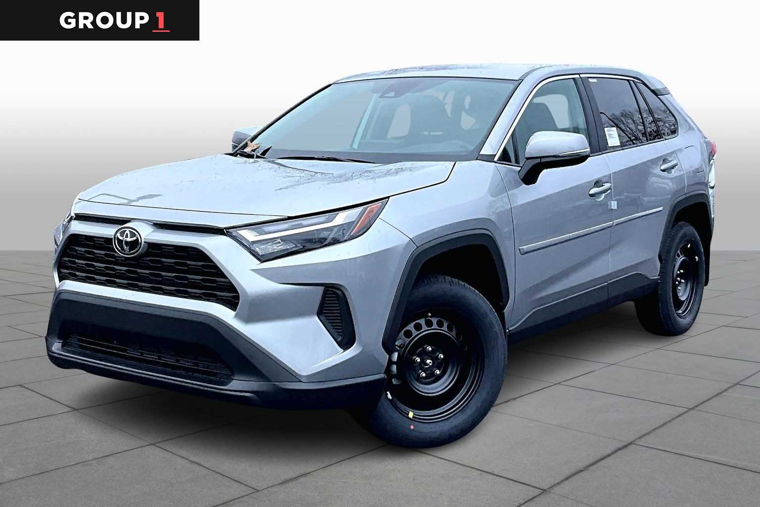 2025 Toyota RAV4 LE's photo