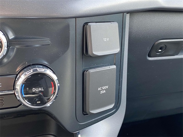 2025 Ford F-150 XLT photo 18