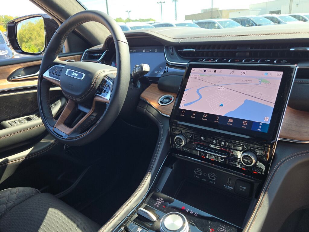 2025 Jeep Grand Cherokee Summit Reserve photo 2