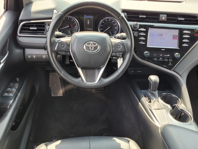 2020 Toyota Camry SE photo 7