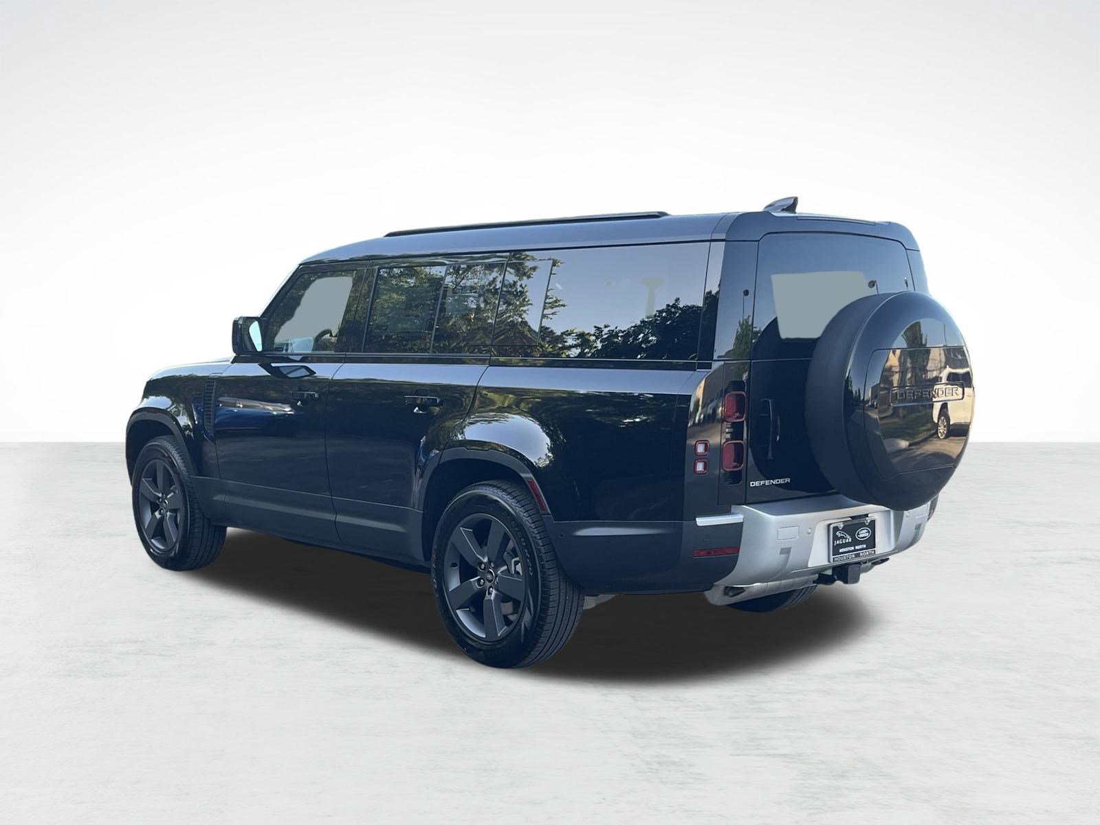 2025 Land Rover Defender 130 S photo 2