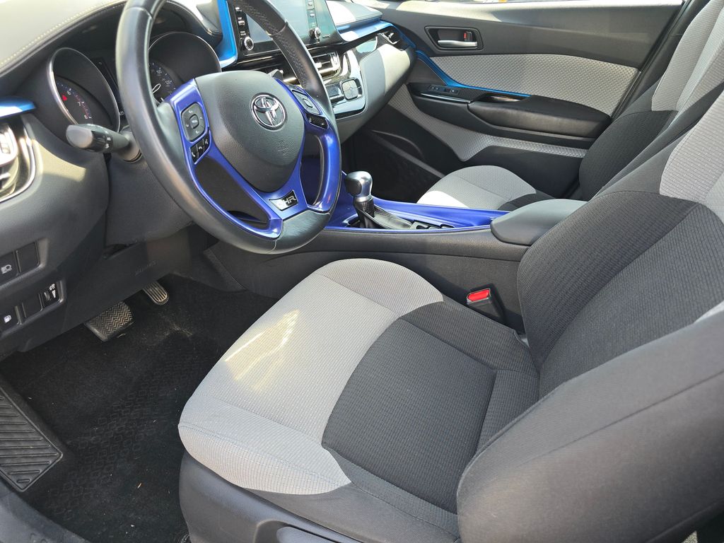 2019 Toyota C-HR XLE photo 15