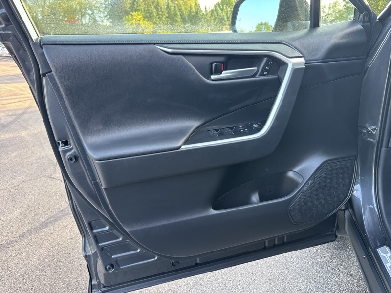 2023 Toyota RAV4 Hybrid XSE photo 14