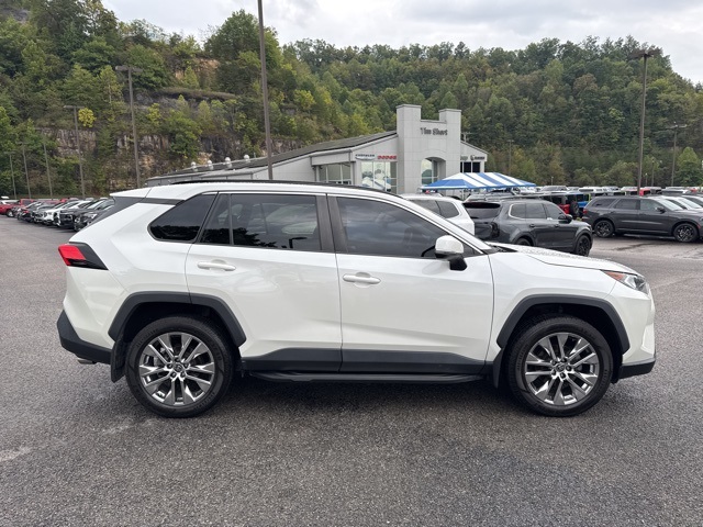 2021 Toyota RAV4 XLE Premium photo 2