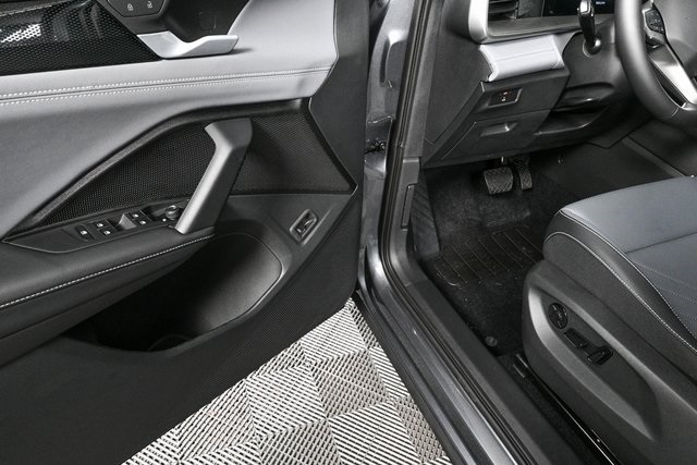 2025 Volkswagen Tiguan SE photo 6