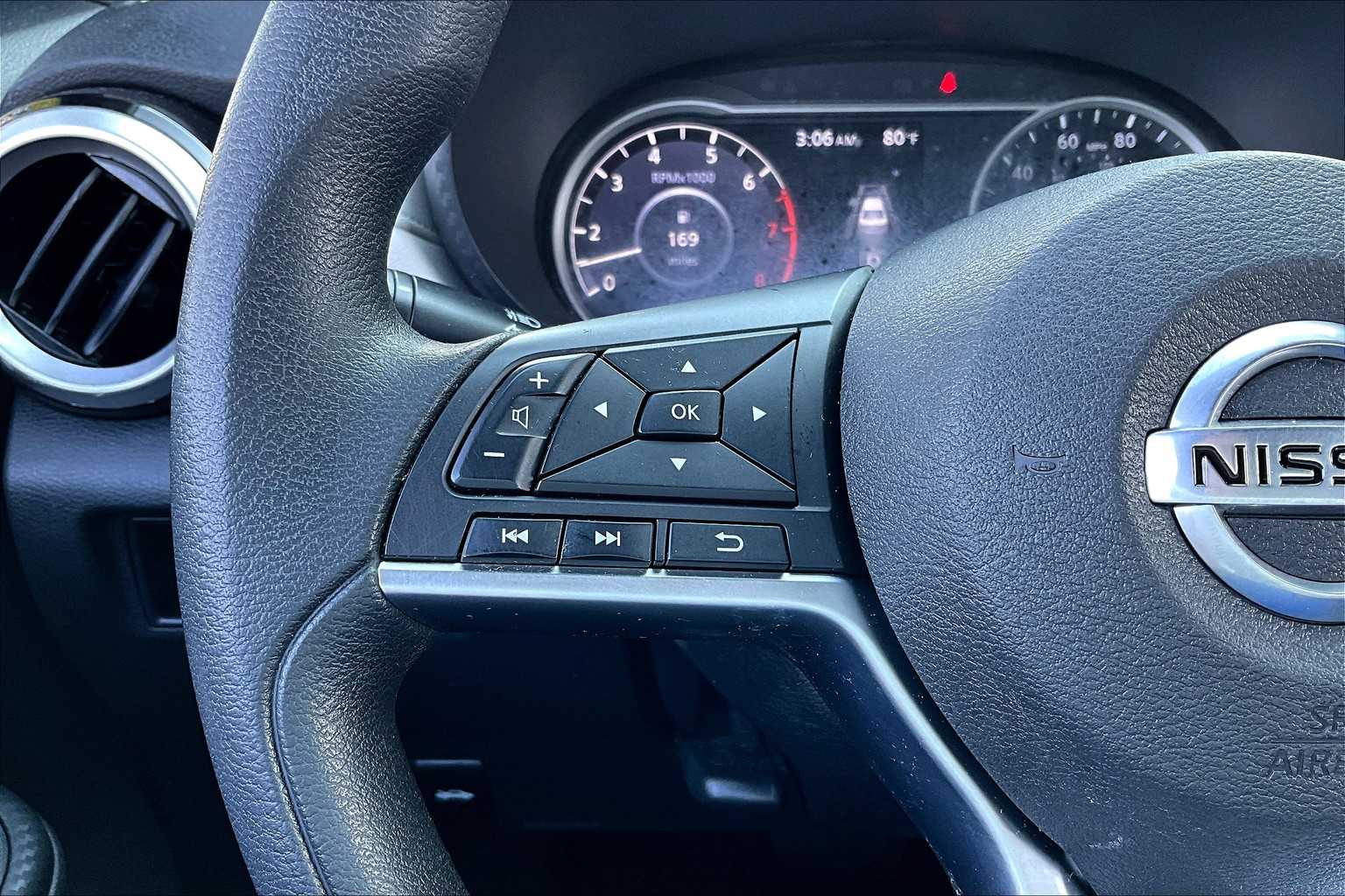 2021 Nissan Versa SV photo 23