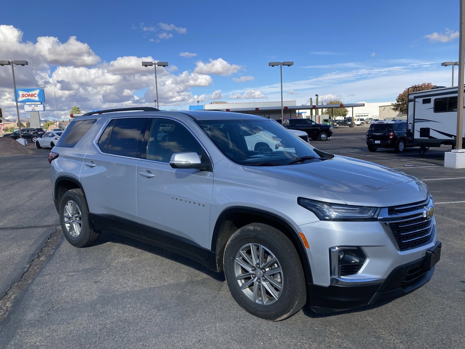 2022 Chevrolet Traverse photo 2