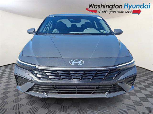 2025 Hyundai Elantra SE photo 2