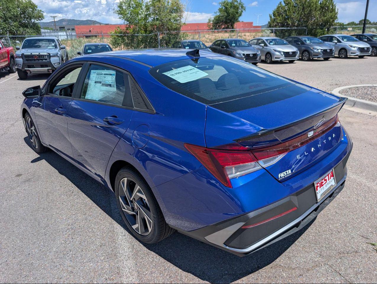 2025 Hyundai Elantra SEL Sport photo 3