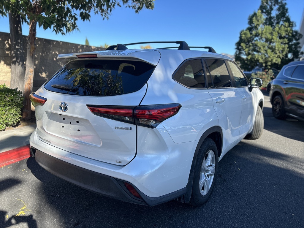 Used 2023 White Toyota LE image 7