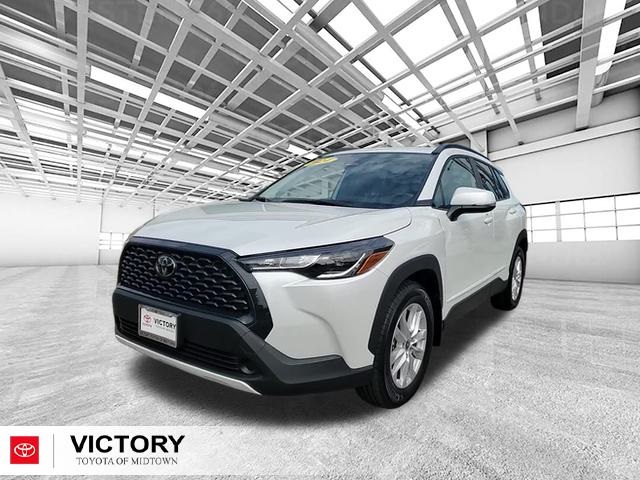 2024 Toyota Corolla Cross LE photo 8