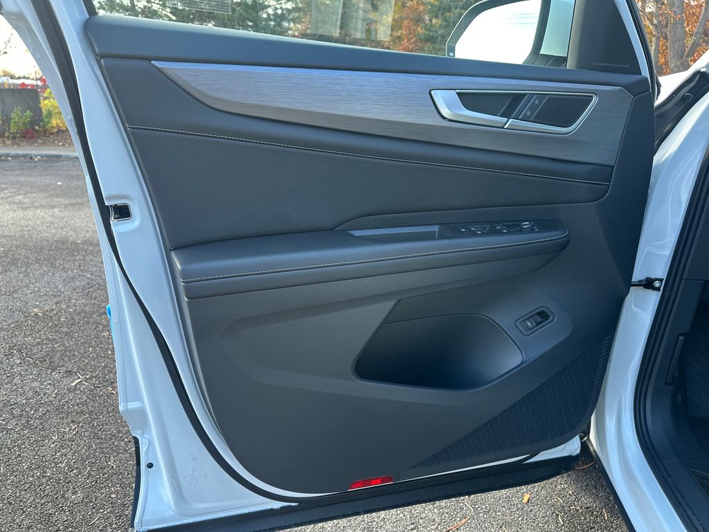 2026 Volkswagen Atlas Cross Sport SE Technology photo 4