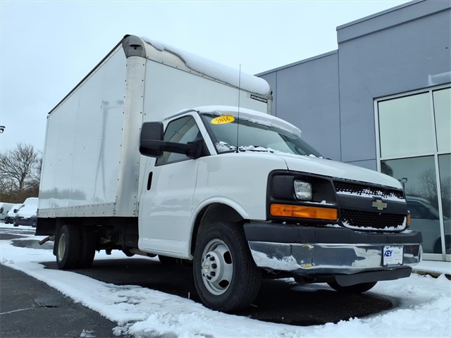 2016 Chevrolet Express Cutaway Base's photo
