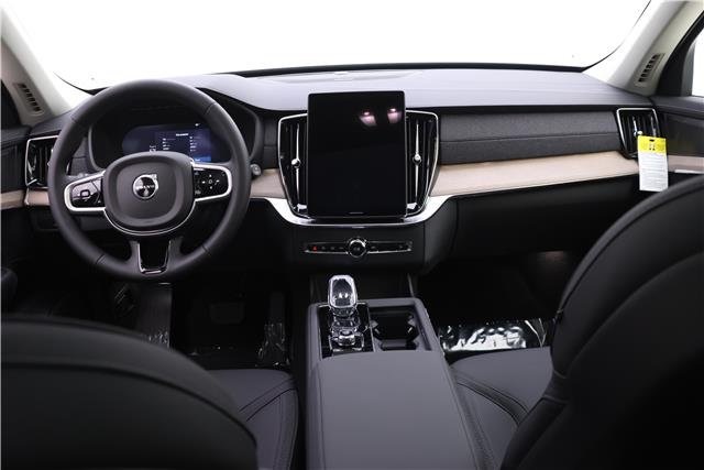 2026 Volvo XC90 Plus photo 8