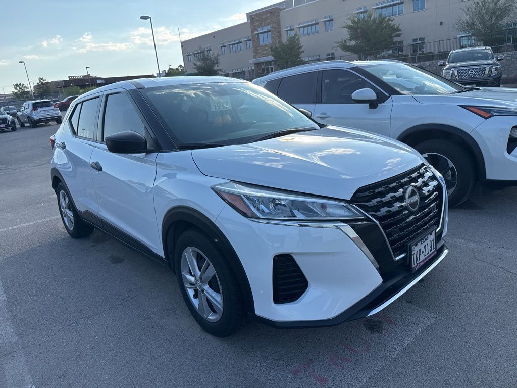 2023 Nissan Kicks S photo 3