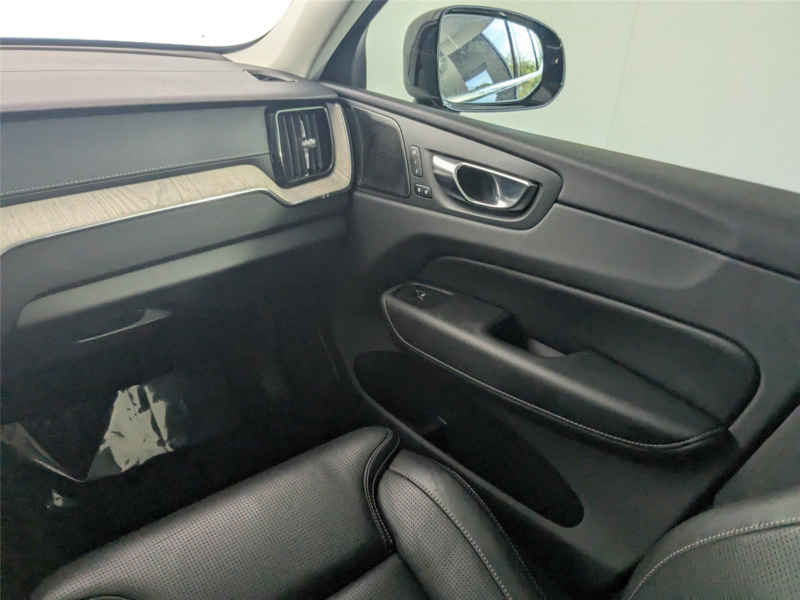 2021 Volvo XC60 Inscription photo 9