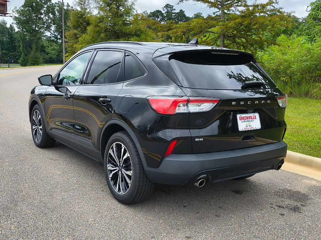2021 Ford Escape SE photo 3