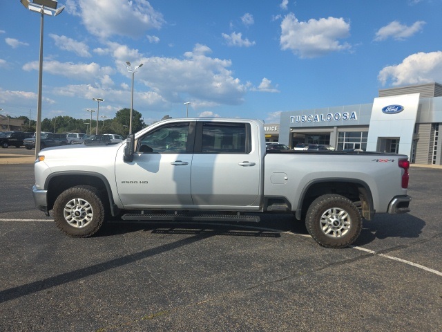 2022 Chevrolet Silverado 2500HD LT photo 3