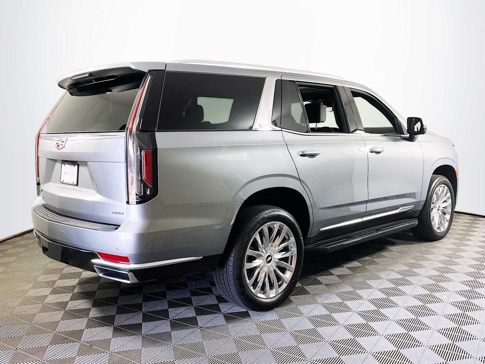 2023 Cadillac Escalade Premium Luxury photo 4