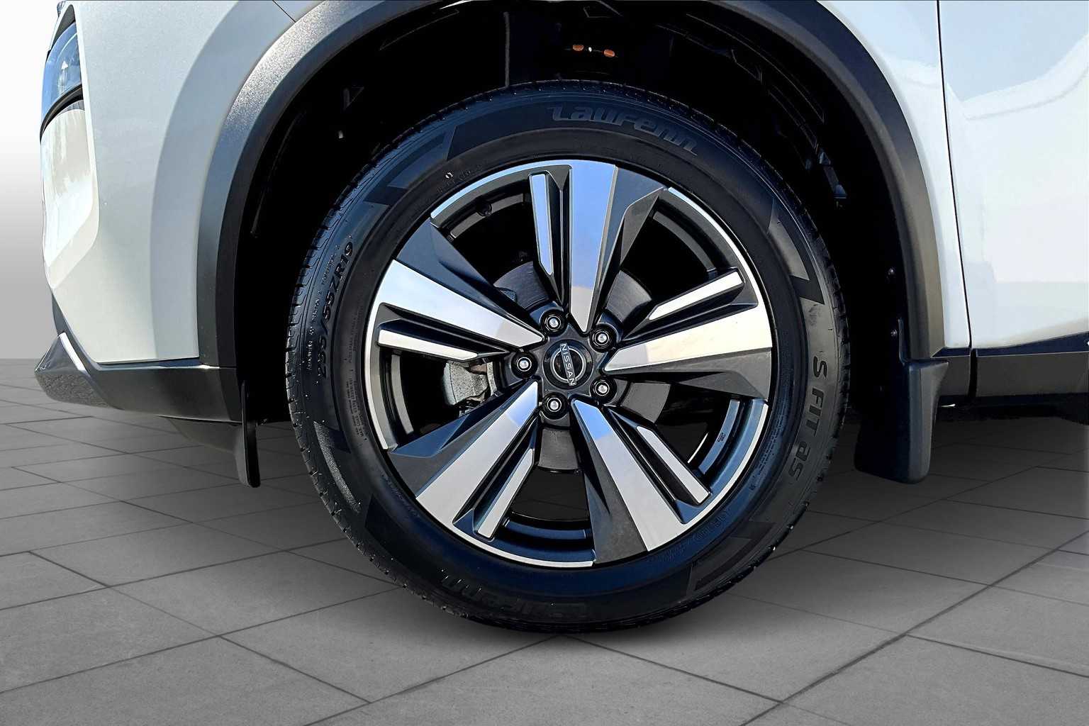 2022 Nissan Rogue SL photo 9