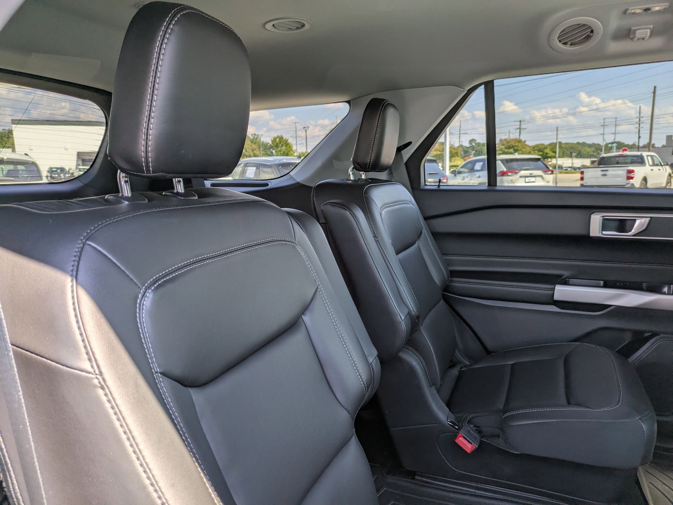 2022 Ford Explorer XLT photo 27