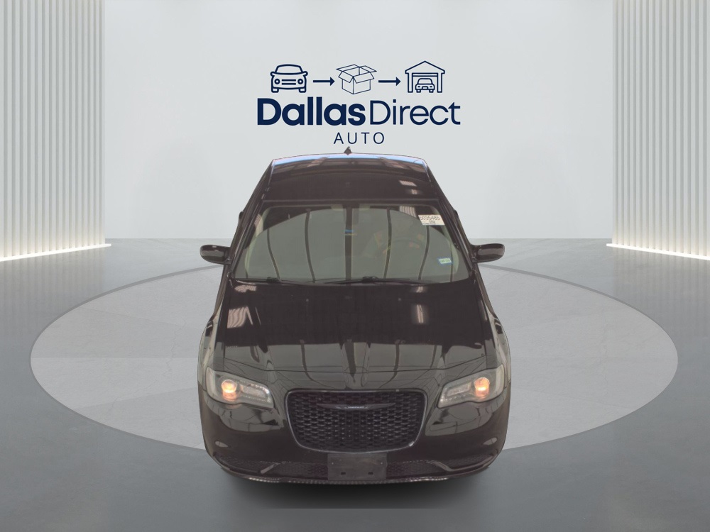2020 Chrysler 300 Touring photo 2