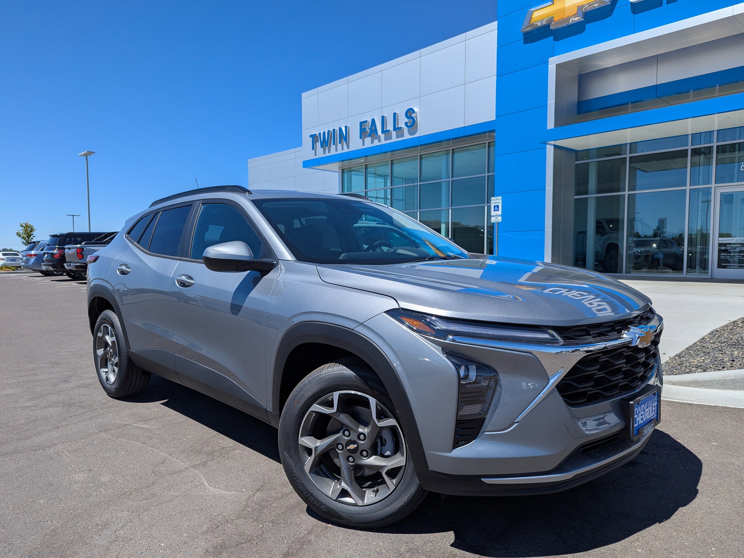 2025 Chevrolet Trax LT photo 6