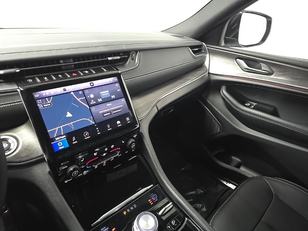 2023 Jeep Grand Cherokee Overland photo 27