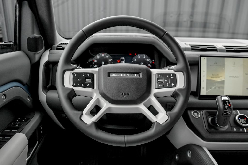 2025 Land Rover Defender 110 S photo 17