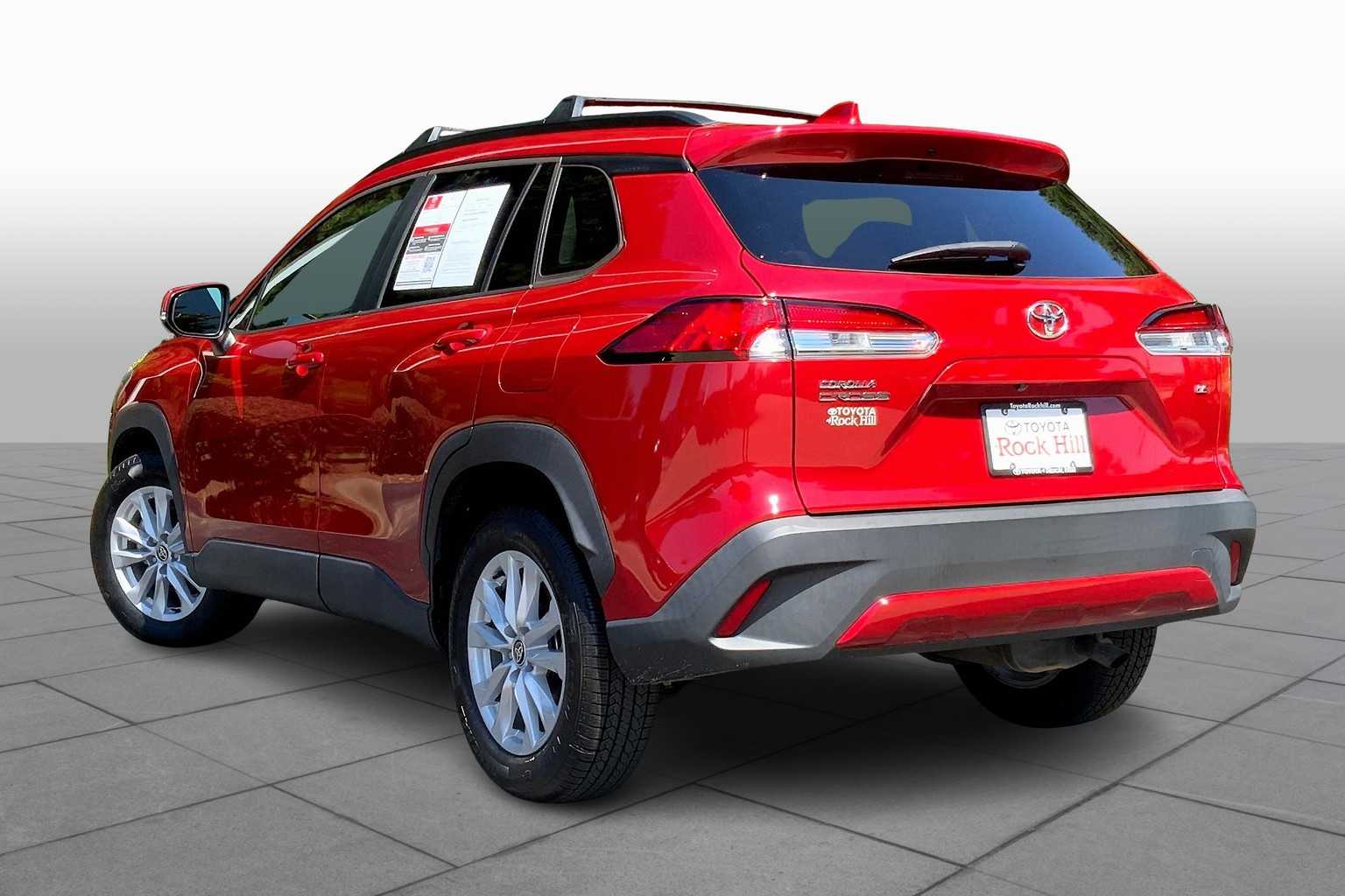 2022 Toyota Corolla Cross LE photo 11