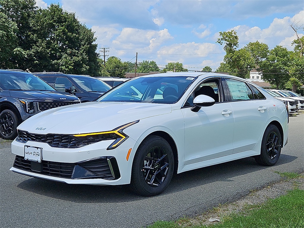 2025 Kia K5 LXS photo 3