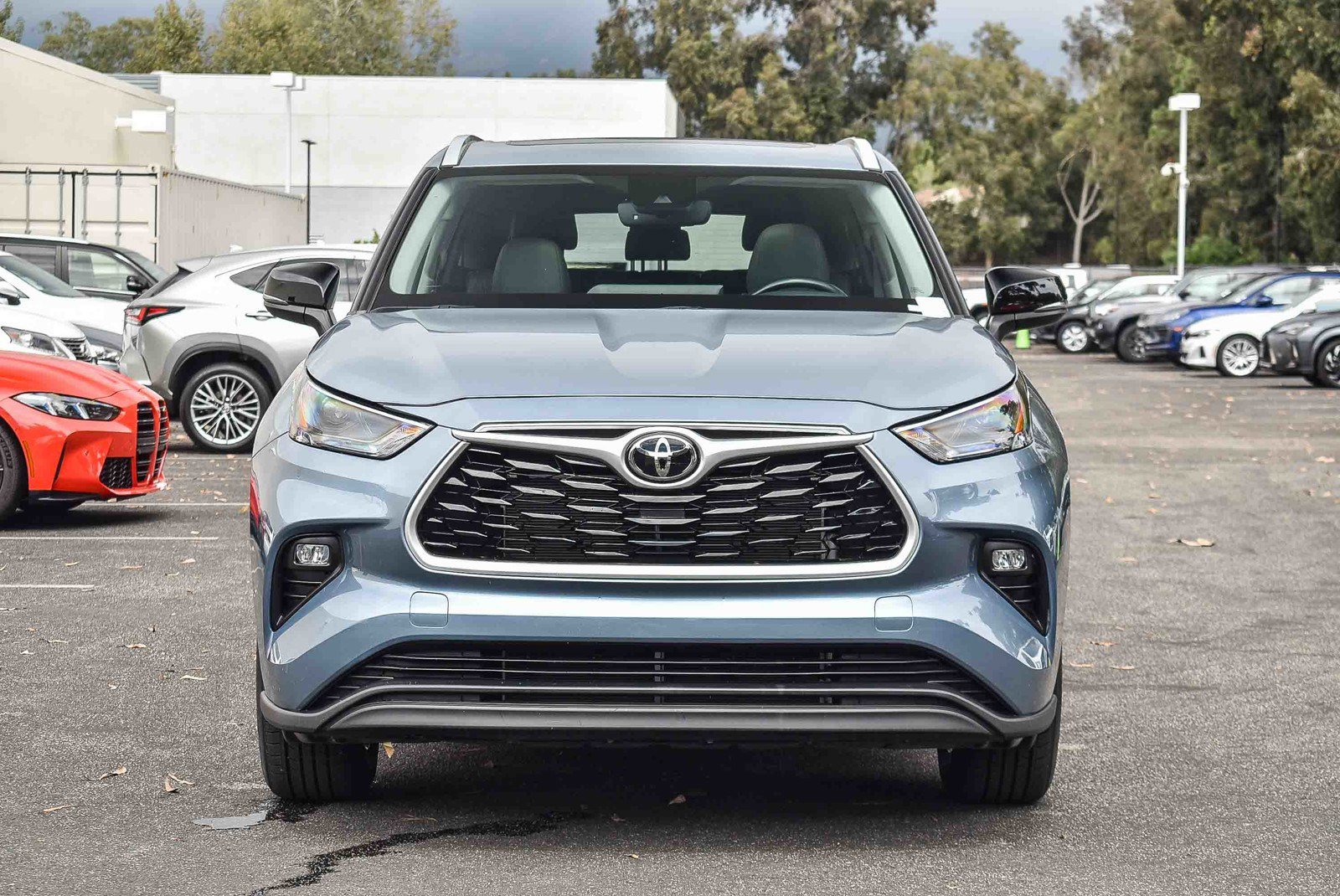 2023 Toyota Highlander XLE photo 2