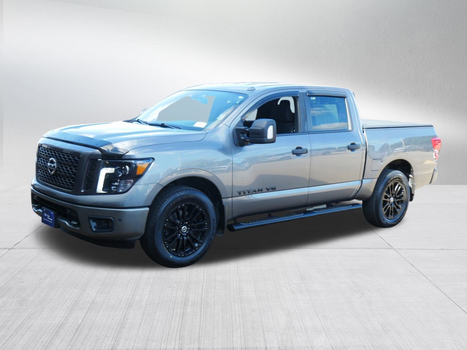 2018 Nissan Titan SV photo 3