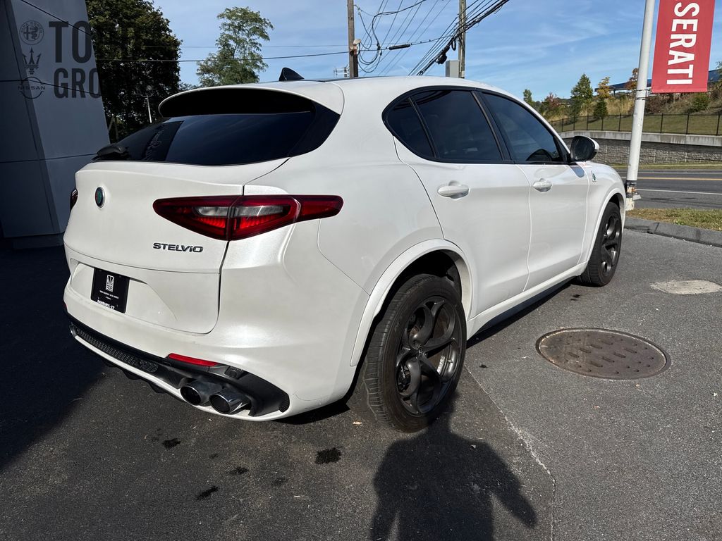 2018 Alfa Romeo Stelvio Quadrifoglio photo 5