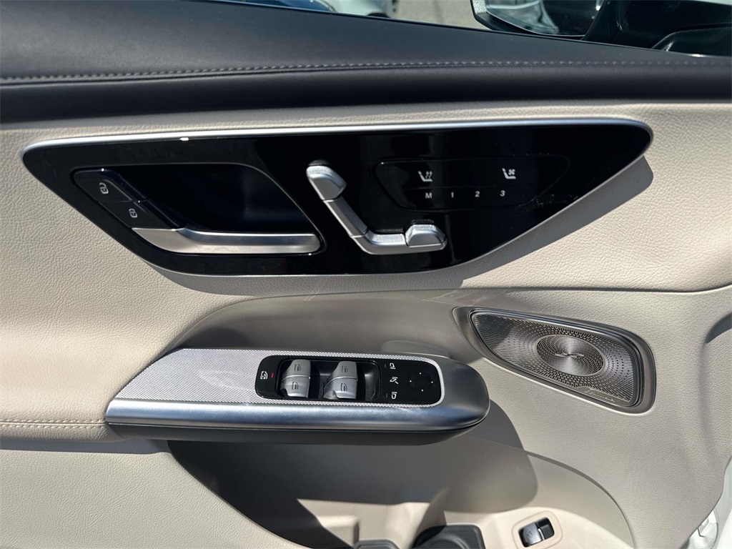 2025 Mercedes Benz GLC 300 4MATIC photo 18