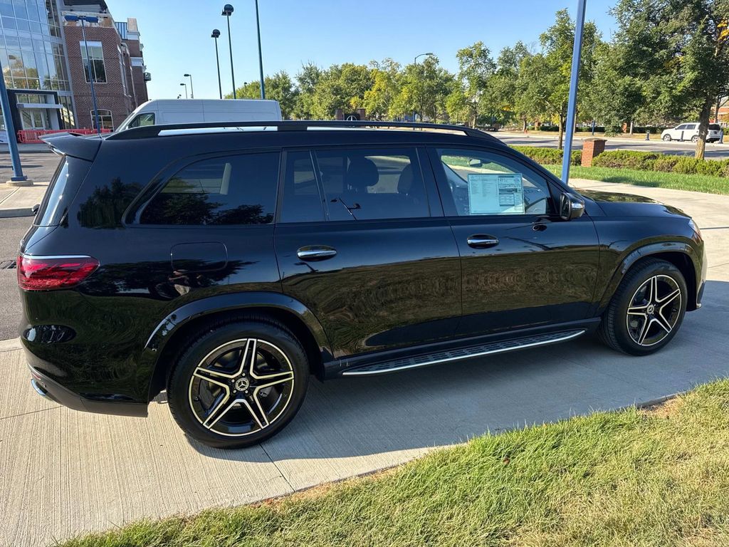 2026 Mercedes Benz GLS 450 4MATIC photo 7