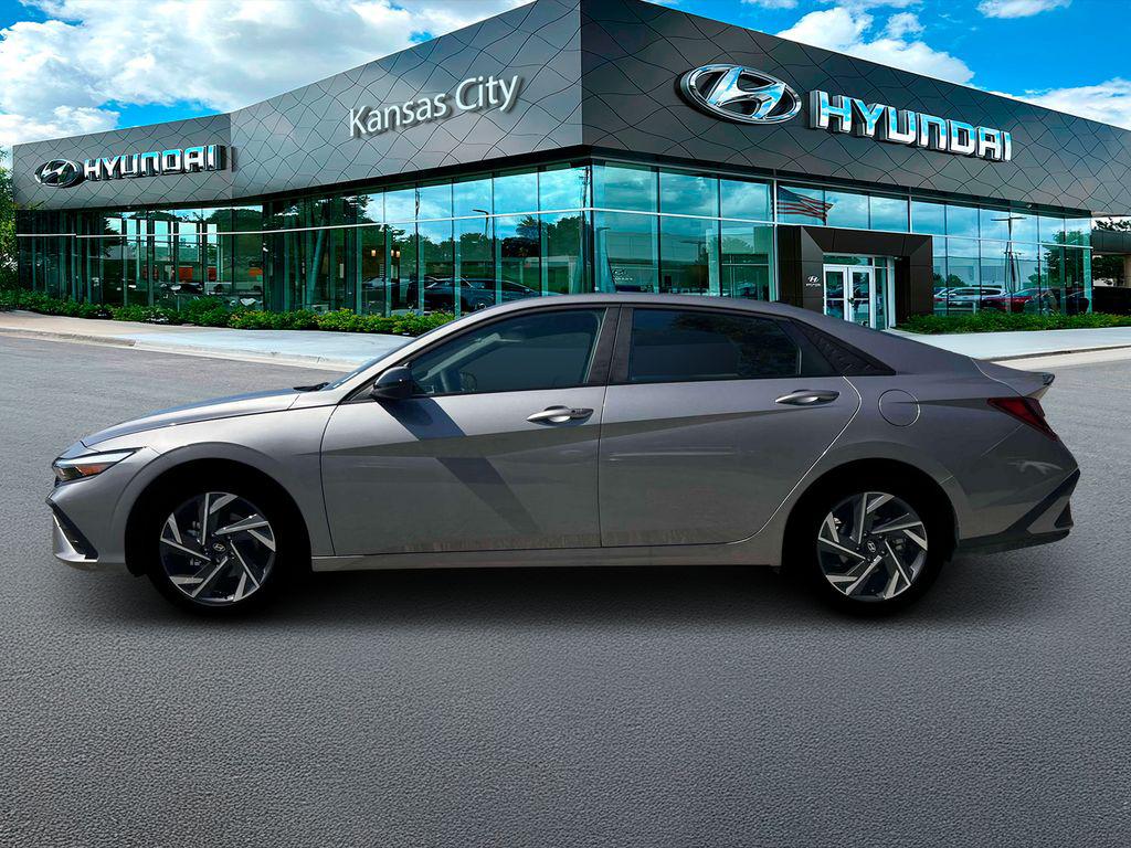 2025 Hyundai Elantra SEL Sport photo 2
