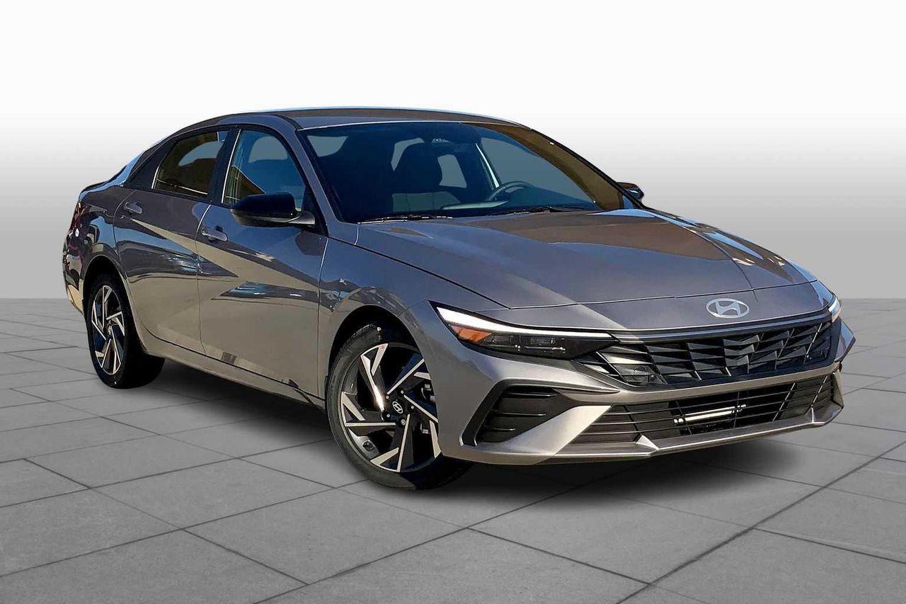 2025 Hyundai Elantra SEL Sport photo 2