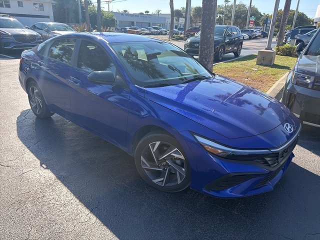 2025 Hyundai Elantra SEL's photo