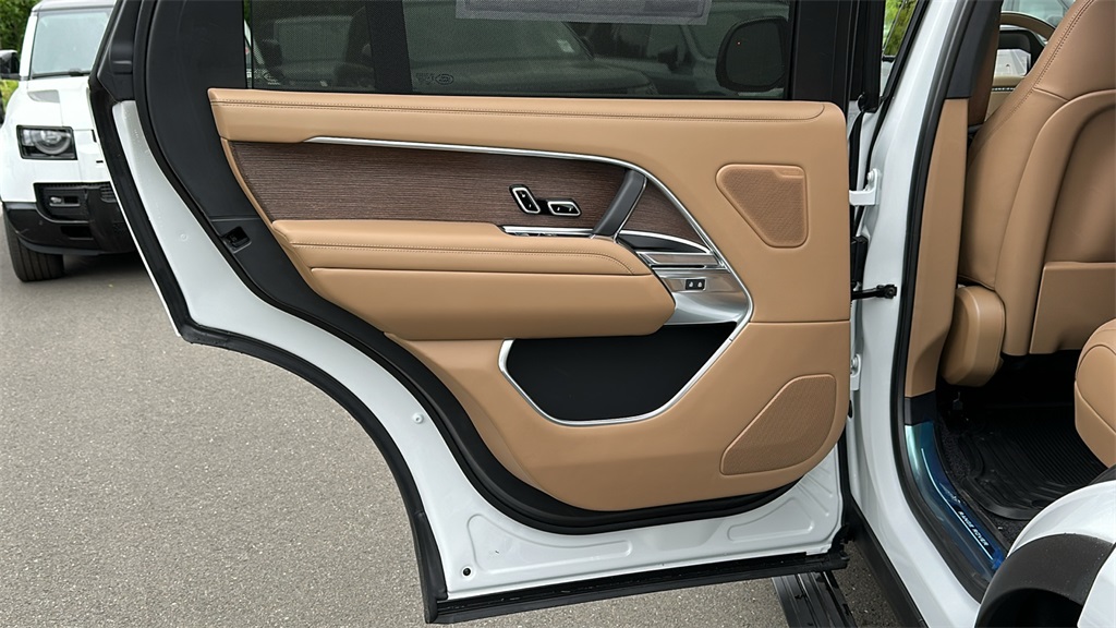2025 Land Rover Range Rover SE photo 22