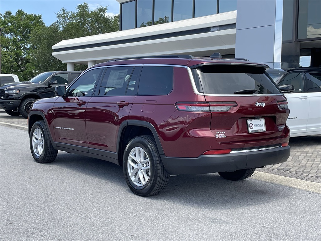 2025 Jeep Grand Cherokee Laredo photo 6